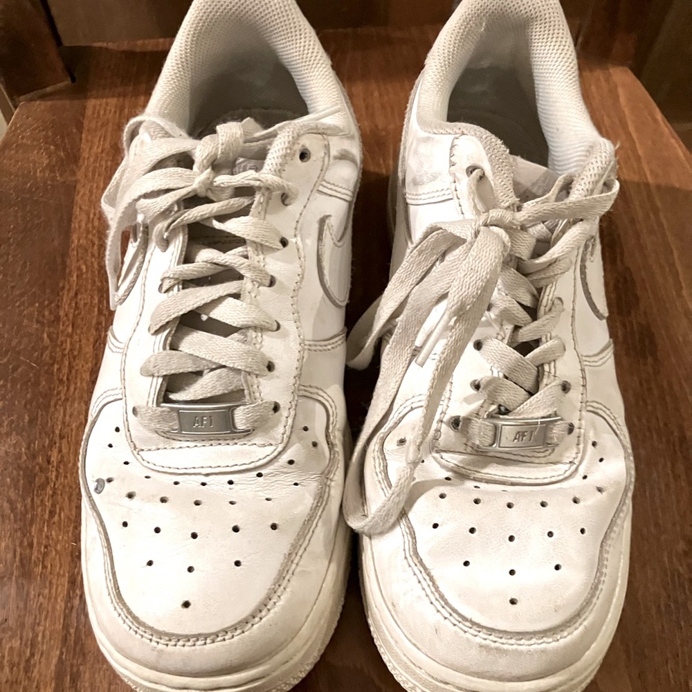 Nike Air Force 1’s with AF1 metal tab on laces. Needs a good bleach.